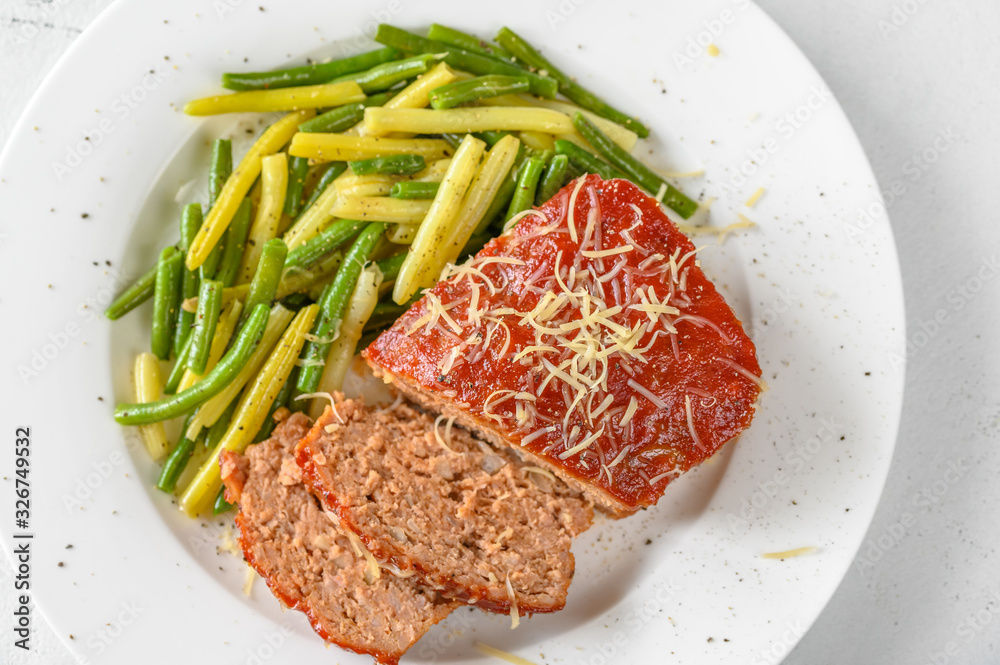 Sticker Meatloaf with green beans