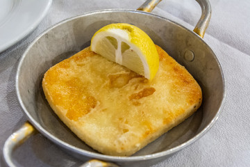 Pan with fried halloumi cheese and lemon