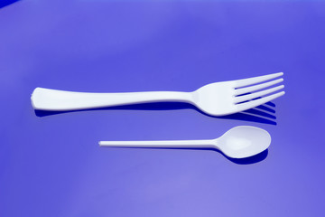 white and plastic food cutlery