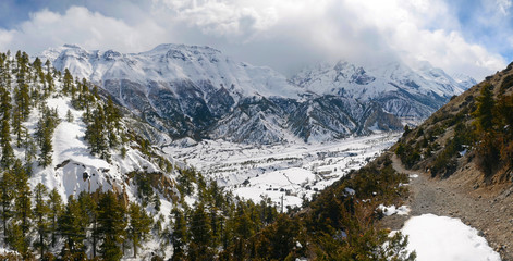 Obraz na płótnie Canvas Annapurna Circuit track. Spring Himalayan landscape. Panoramic view from outskirts of Ngawal village.