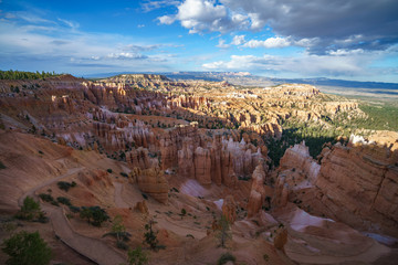 hiking the rim trail in bryce canyon national park, utah, usa