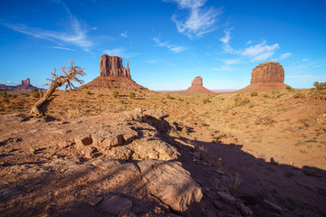 the scenic drive in the monument valley, usa