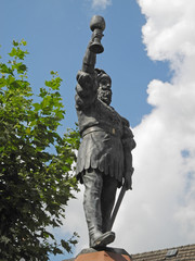 Statue am Marktbrunnen in Rüdesheim