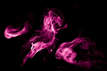Obraz premium Purple smoke on black background