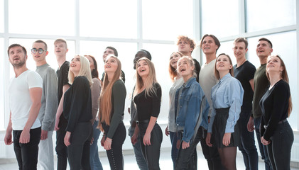 Fototapeta premium organized group of casual young people looking up