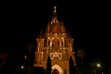 Fototapeta na wymiar catedral Nocturna