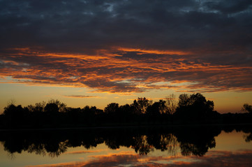 Naklejka premium sunset on the lake