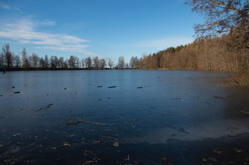 Fototapeta premium thin ice on the lake