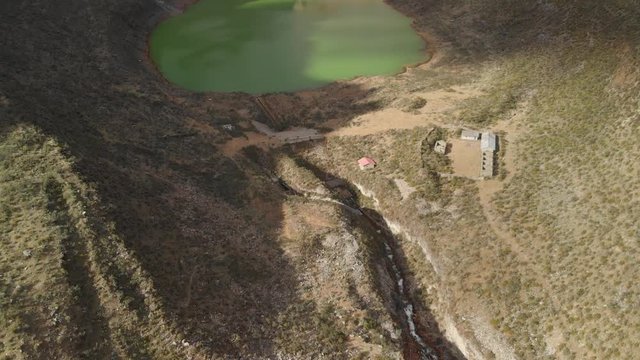 Green lake in the peruvian andes, Tilt up