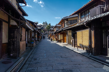Fototapeta na wymiar 二年坂と京都の街並み