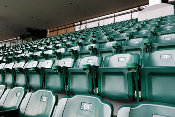 誰もいない観覧席