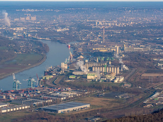vue aérienne de Petit-Couronne et du port en Seine Maritime en France