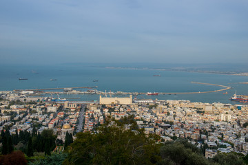 Obraz premium View of Haifa from the Bahai garden