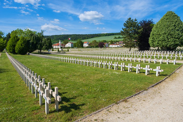 Fototapeta na wymiar Soldatenfriedhof aus dem 1. Weltkrieg in Verdun/Frankreich