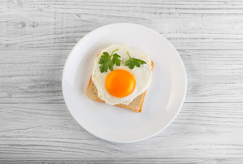 fried egg bread parsley sandwich wooden background