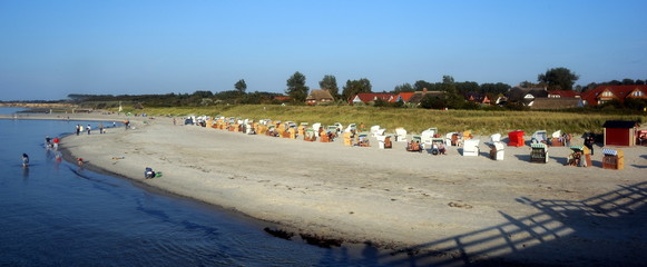 Fototapeta premium Wustrow, links und rechts der Seebrücke