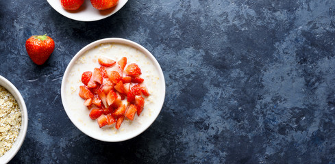 Oats porridge with strawberry