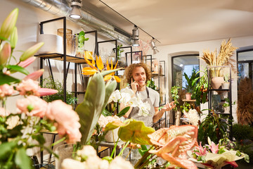 Florist gets an order by phone