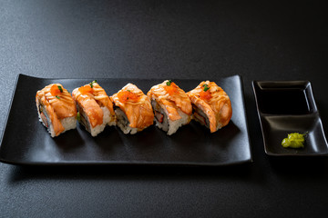 grilled salmon sushi roll with sauce © topntp