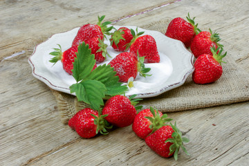 assiette de fraises et de sucre