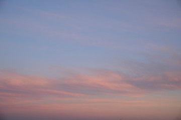 Obraz premium Moody evening sky in pink and grey shadows clouds