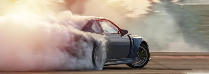 Foto auf Acrylglas Für ihn Auto-Driften, verschwommenes Bilddiffusions-Renn-Drift-Auto mit viel Rauch von brennenden Reifen auf der Speed-Strecke.