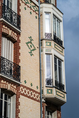 Obraz premium Old building with bow window - Paris, France