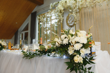 an image of tables setting at a luxury wedding hall