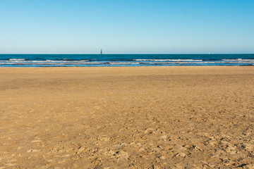Obraz premium Valencia Beach (Malvarrosa) with sand and blue sky