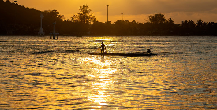 Fishing boats find local fish in the morning , strong sunlight until the image with a beautiful thailand