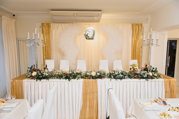 an image of tables setting at a luxury wedding hall