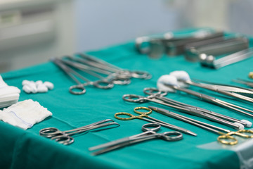 Fototapeta premium Medizinisches Besteck im OP-Saal