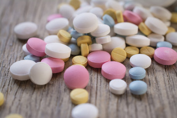 Obraz na płótnie Canvas strong painkiller drugs pills on a wooden table