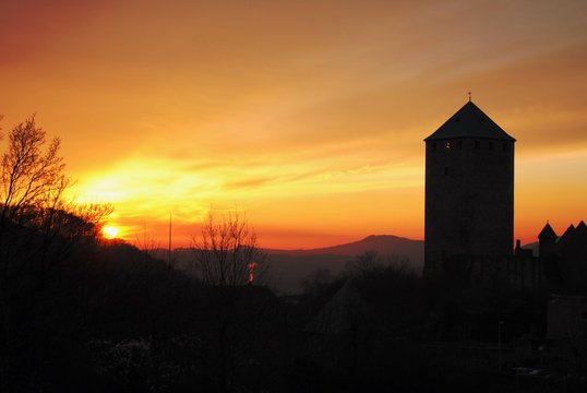 The sun sets behind the Lichtenberg castle in Germany. Burg Lichtenberg is located near Thallichtenberg in the district of Kusel in Rhineland-Palatinate Deutschland. 