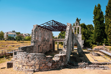 Fototapeta premium church ruin in corfu