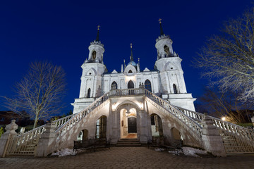 Obraz premium Night view of the Church of the Vladimir Icon of the Mother of God. Manor Bykovo. Moscow Region, Russia