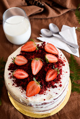 Torta de crema con fresas dulces momentos. 