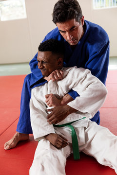 Judoka doing a stranglehold