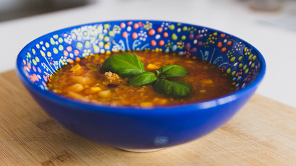Zabytkowy Grecki półmisek z zupą meksykańską  - obrazy, fototapety, plakaty