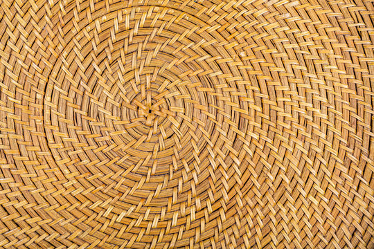 Motif d'un plateau en osier tress&eacute;