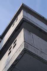 コンクリート打ちっぱなしの建物