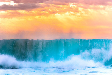 Obraz premium Waves at sunset, Sydney, Australia