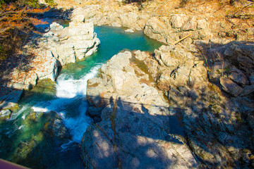 	東京都の秋川渓谷の石舟橋からの風景（11月、東京都あきる野市）