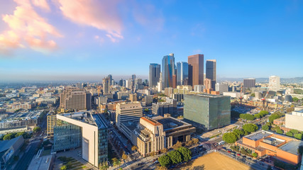 Fototapeta premium Beautiful sunset of Los Angeles downtown skyline