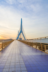 Obraz premium modern bridge with sidewalk