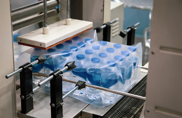 Shrink film wrapping machine for bottle of water