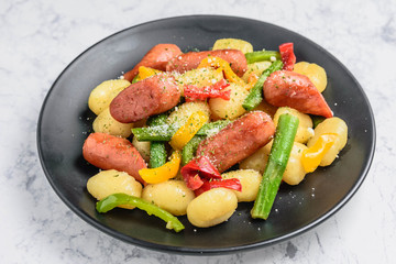 ポテトニョッキとウインナーの炒め物