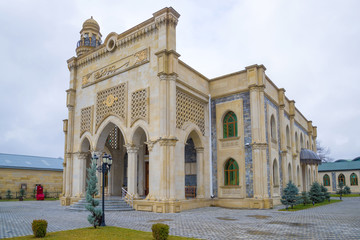 Obraz premium Building of city mosque close-up on January cloudy day, Gabala. Azerbaijan