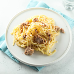 Pasta with tuna and lemon