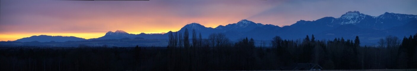 Panorama der Alpenkette bei Rosenheim